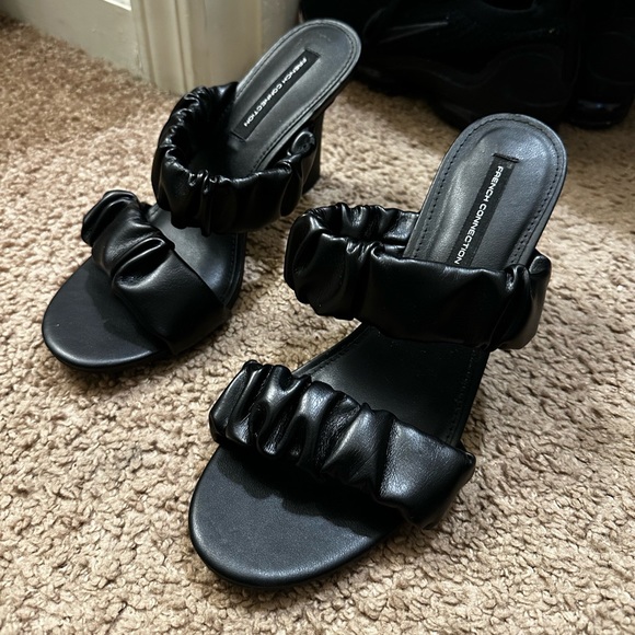 Thrifted heels - never worn myself - Picture 1 of 3